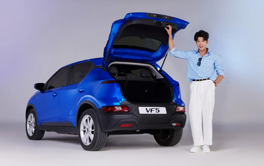 VinFast VF5 Plus vận hành trên đường miền Tây – gầm cao 160mm, tầm hoạt động 326km mỗi lần sạc