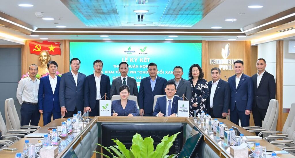 V-Green và PVOIL hợp tác triển khai 3.000 tủ đổi pin