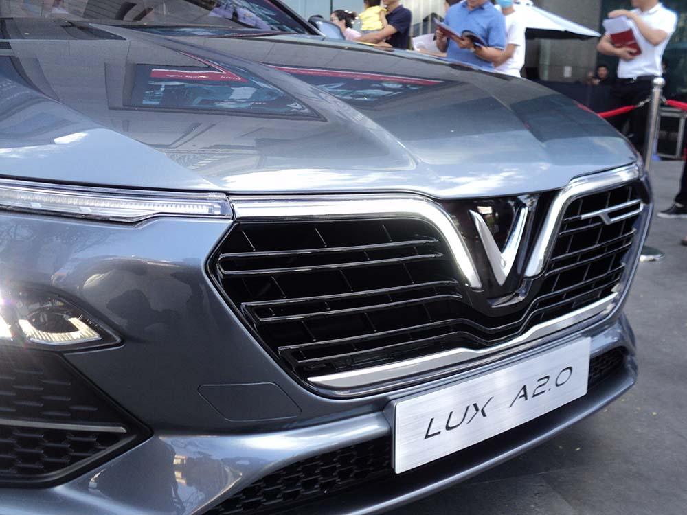 vinfast lux a2.0 ngoại thất 4