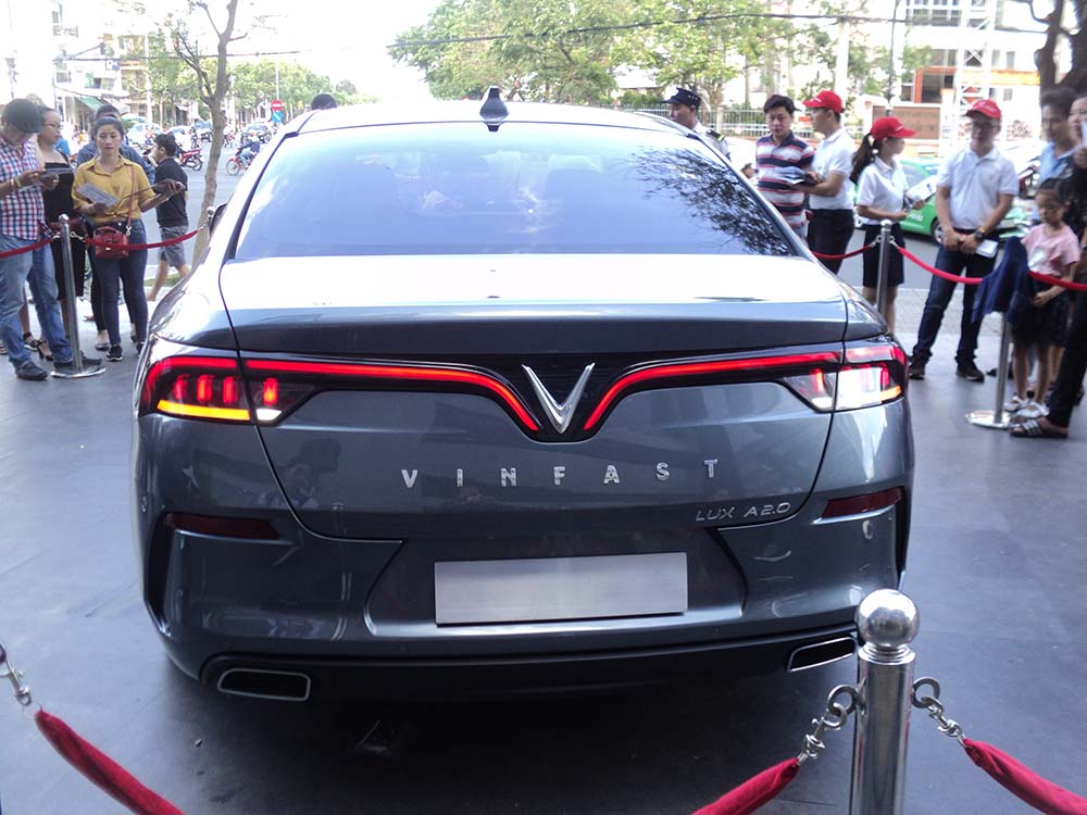 vinfast lux a2.0 ngoại thất 8