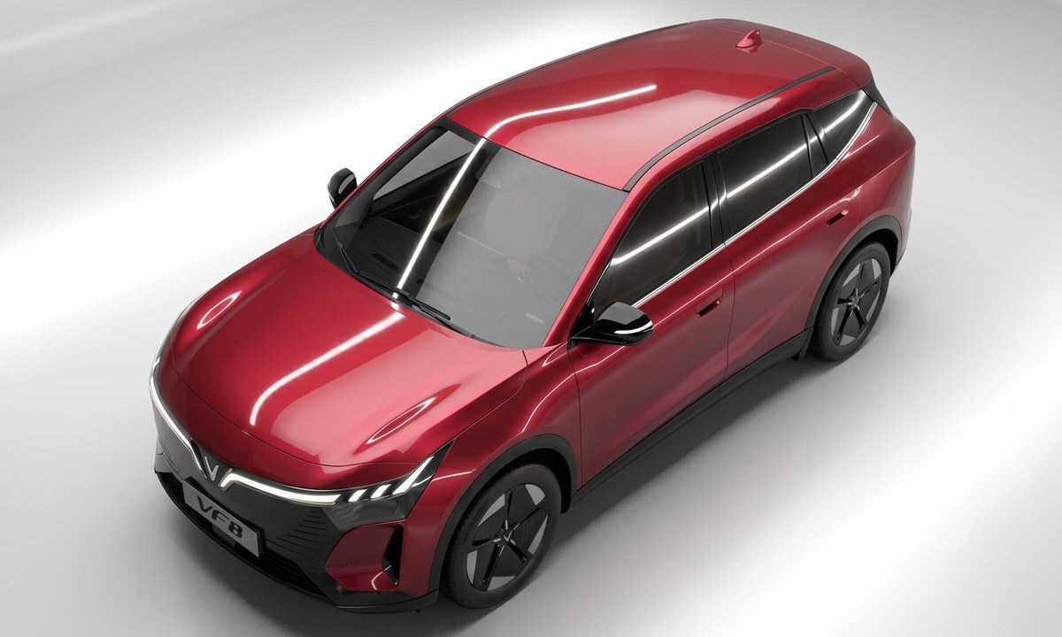 VinFast VF8 All New màu đỏ nhìn từ trên cao